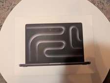 Apple MacBook Pro 14" M5 Chip RAM: 16GB SSD: 512GB SSD Space Black MDE04LL/A